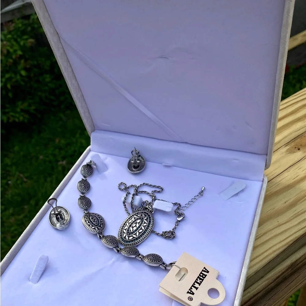 Abella Silver Necklace Elegant Jewelry set ( necklace, ring ,earrings, bracelet) - Picture 8 of 17